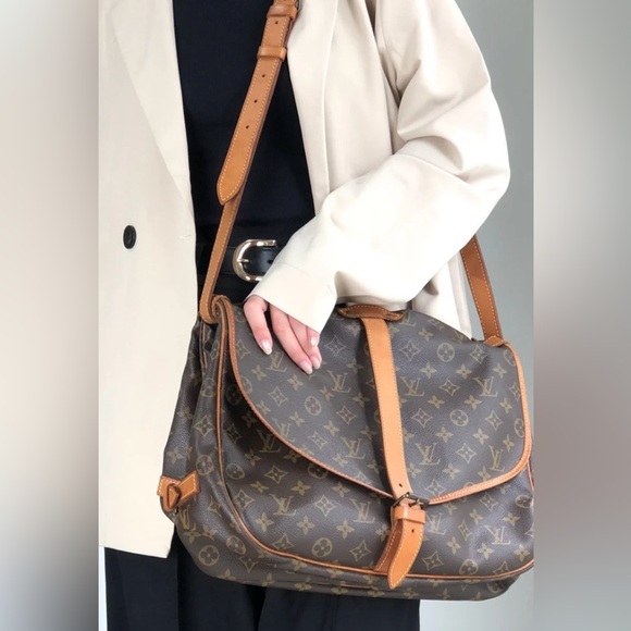 Louis Vuitton Saumur 35  Monogram Messenger Bag - Picture 4 of 6